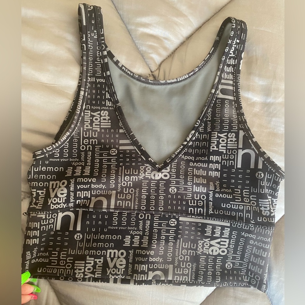 SOLD Lululemon -Power Pivot Everlux
Tank *Motif